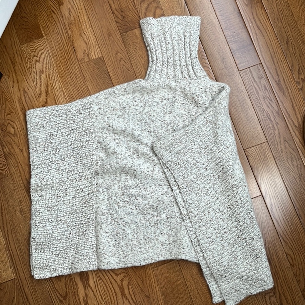 Club Monaco poncho